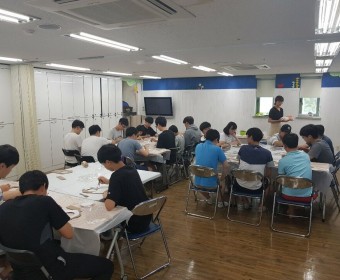 친친봉사단과 함께하는 냅킨아트프로그램 진행