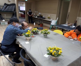 가정의달 카네이션 만들기와 꽃꽂이 활동