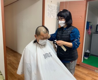 전문이미용 봉사자와 함께하는 방문이미용 실시