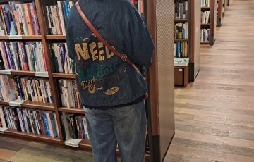 6월의 따가운 햇살을 피해 도서관에서 마음의 양식을 채웁니다.