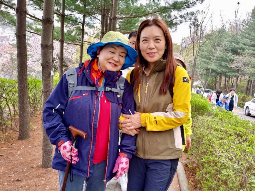성인장애인 안산자락길 봄 나들이 실시(with 명지대학교 교직원 산악회 동아리) 성인장애인 안산자락길 봄 나들이 실시(with 명지대학교 교직원 산악회 동아리)
