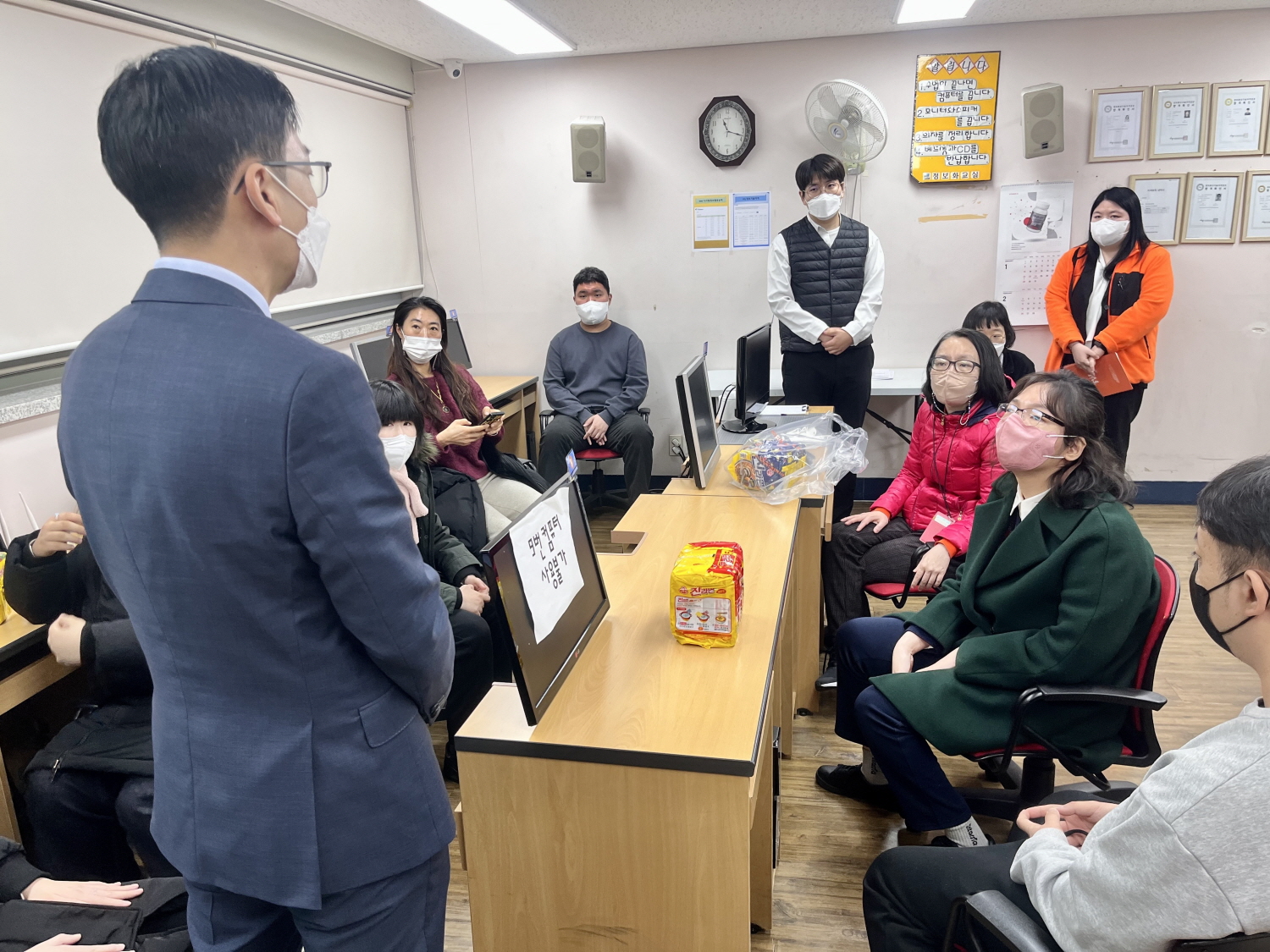 사업설명회 후 직업지원팀 간담회 실시. 사업설명회 후 직업지원팀 간담회 실시.